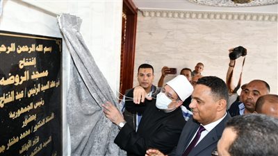 وزير الأوقاف ومحافظ الدقهلية يفتتحان مسجد الروضة ويشهدان توزيع لحوم الأضاحي