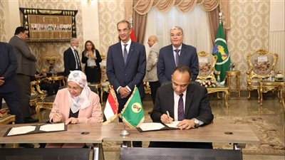 وزير الاتصالات ومحافظ المنيا يشهدان مراسم توقيع بروتوكول تعاون.. تفاصيل