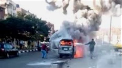 حريق هائل يلتهم سيارة ميكروباص أعلى الطريق الدائري بالوراق