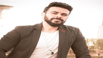 زوجة ونجل كريم الحسيني يتعرضان لحادث مرعب (صورة)