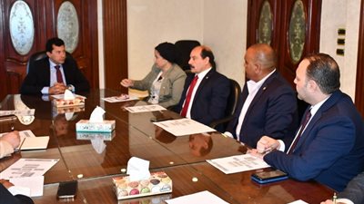 وزير الرياضة يجتمع مع اللجنة العليا لمبادرة 