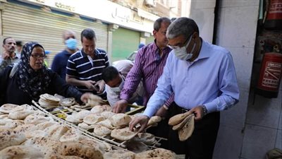 محافظ المنيا يقررغلق مخبز بلدي خلال جولة مفاجئة 