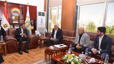 تفاصيل لقاء محافظ مطروح بمسئولى شركة إيني للبترول لبحث سبل التنمية