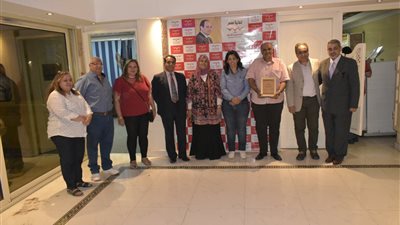 بالصور.. «المصريين الأحرار» يٌكرم لجنة خدمة المواطنين والمركز الإعلامي للحزب