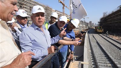 وزير النقل يتفقد محطة بشتيل بالجيزة استعدادًا لزيارة الرئيس السيسي