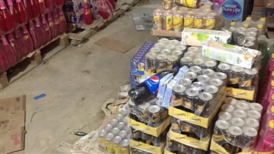 ضبط مخزن به مواد غذائية منتهية الصلاحية بالإسكندرية 