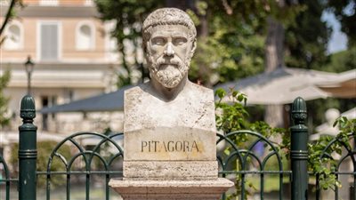 من هو فيثاغورث العبقري اليوناني الذي كره الفول لحد الموت؟!