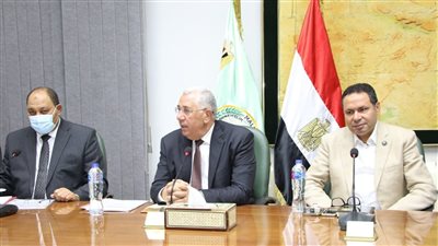 تفاصيل اجتماع وزير الزراعة باللجنة العليا للدواجن