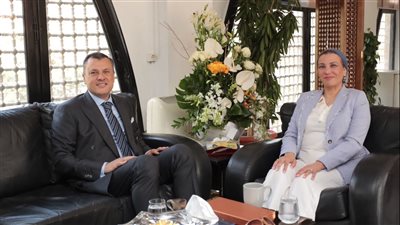 وزيرا البيئة والسياحة والآثار فى اجتماع لبحث التعاون المشترك لدعم السياحة البيئية