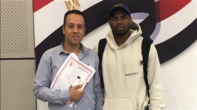 الأمريكي تو هولواي لاعب سلة الزمالك يصل القاهرة 