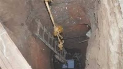 انتشال جثة شخص انهارت عليه حفرة أثناء التنقيب عن الآثار بالبحيرة