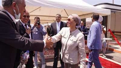 وزيرة البيئة تتفقد منشآت صناعية بمدينة 6 أكتوبر.. صور