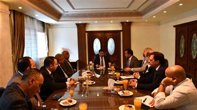 وزير الرياضة يلتقي باتحاد كرة القدم ورابطة الاندية والمتحدة