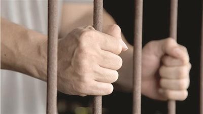 حبس صاحب مخزن مكملات غذائية بحوزته أدوية مهربة جمركيًا بالقاهرة