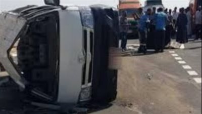 إصابة 12 شخصا في حادث تصادم سيارتين بالبحيرة 