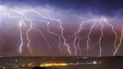 تحذيرات من عاصفة رعدية تضرب بريطانيا غدًا