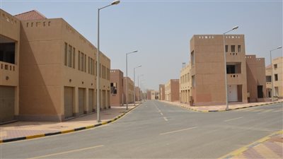 اليوم.. مزاد علنى لبيع 33 محلًا تجاريًا بمدينة 15 مايو