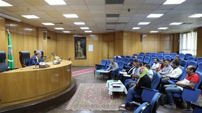 محافظ المنيا يتابع معدلات تنفيذ المشروعات بقطاعات المياه والصرف والغاز والاتصالات