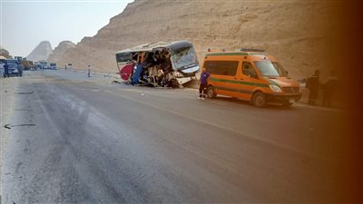 بالصور والأسماء.. مصرع 3 أشخاص وإصابة 30 في حادث بشع بطريق الجلالة