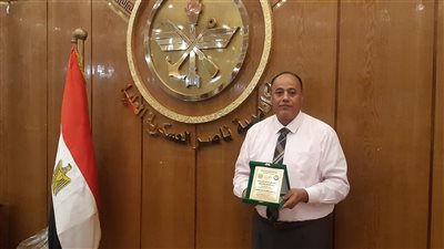 بالصور.. على الهواري يحصل على درع التميز من أكاديمية ناصر العسكرية 