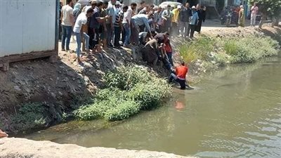 بالاسم.. انتشال جثمان شاب غارق في ترعة بكفر البطيخ