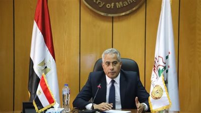 القوى العاملة توجه مدرياتها بالمتابعة الدورية للتحقق من فرص العمل 