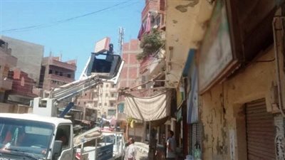 حملات مكثفة بشوارع وميادين الشرقية لرفع وإزالة الإعلانات واللوحات غير المرخصة