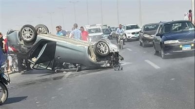 إصابة شابين في حادث انقلاب سيارة أعلى محور حسب الله الكفراوي بالمعادي|صور