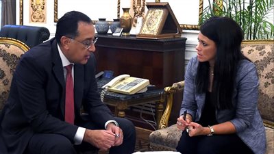 رئيس الوزراء يتابع مع وزيرة التعاون الدوليّ استعدادات استضافة منتدى مصر للتمويل الإنمائي