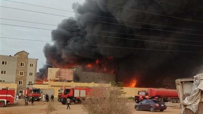 السيطرة على حريق ضخم داخل مدرسة الصناعة الفنية فى المنيا