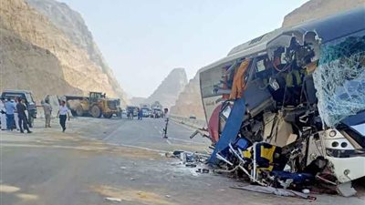 بالأسماء.. مصرع سيدة وإصابة 11 شخصا في حادث مروع بالسويس