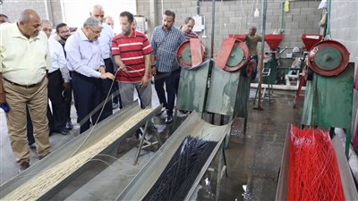 محافظ المنيا يتفقد عددا من الخدمات وشبكة المرافق بالمنطقة الصناعية