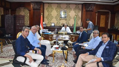  محافظ المنيا يناقش مع النواب عددًا من القضايا بالقطاعات الخدمية 