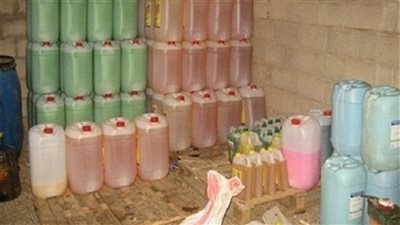 ضبط 2.5 طن منظفات صناعية مجهولة المصدر داخل محل بالقاهرة