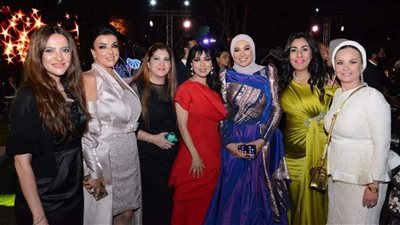 سهير رمزي وشهيرة بدون حجاب.. نجوم الفن والإعلام في زفاف ابنة سهير جودة (صور)