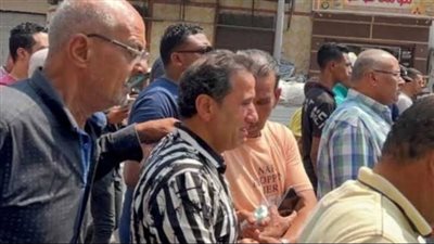 وسط انهياره في البكاء وغياب نجوم الفن.. تشييع شقيق أحمد شيبة إلى مثواه الأخير (صور)