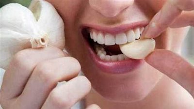 هذا ما يحدث للجسم عند تناول الثوم على الريق