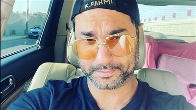 كريم فهمي يشارك لقطة من كواليس 