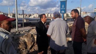 رئيس شركة مياه دمياط يتفقد أعمال تجديد خط كورنيش النيل