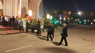 بوسي ومحمد هنيدي في عزاء زوجة خالد زكي (صور)