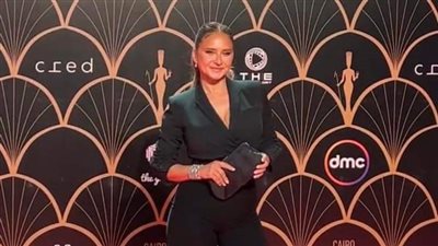 أنوشكا ونيللي كريم أبرزهن.. نجمات الفن بالأسود في افتتاح «القاهرة للدراما» (صور)