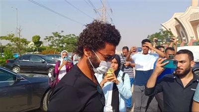 دموع بشرى وخالد النبوي وتأثر عبير صبري.. لحظات وداع الفنانين لـ«هشام سليم» (صور)