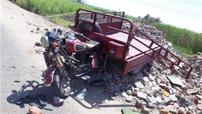 بالأسماء.. إصابة 7 أشخاص إثر حادث انقلاب تروسيكل في المنيا 