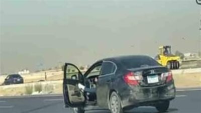 مطاردة مثيرة لشخص يقود سيارة برعونة على طريق السويس