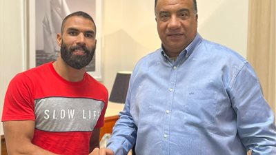 الاتحاد السكندري يعزز صفوفه بمحمود عبد العزيز استعدادا للموسم الجديد