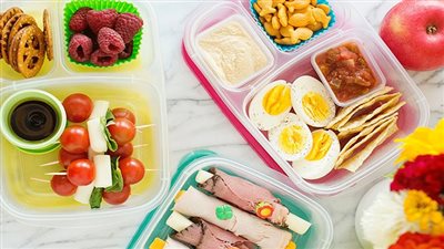 مكونات غذائية صحية يجب أن يحتويها اللانش بوكس المدرسي لطفلك 