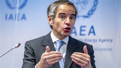 جروسي يتحدث مع طهران حول الضمانات الأمنية العالقة