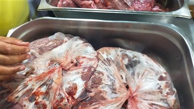 ضبط 2.5 طن دواجن فاسدة داخل مصنع لتجهيز الوجبات الجاهزة بالقاهرة