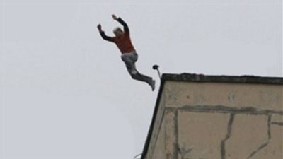 هربا من الزواج.. حلاق يقفز من منزل خطيبته السابقة بالمرج