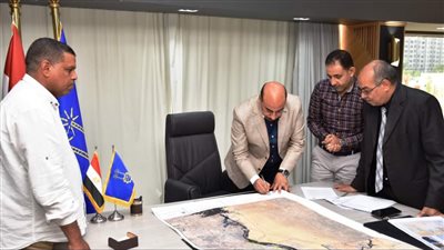 أشرف عطية يعتمد لوحات مشروع تدقيق الكتل العمرانية لمركز أسوان